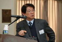 [포토] 트럼프 방한 이후 한반도 국제정세 발언하는 이춘근