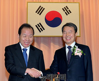 [포토] 배턴터치 하는 이진성-김이수