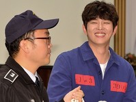 [포토] 죄수복에 포승줄 찬 윤균상