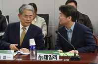 [포토] 대화 나누는 안철수-김동철