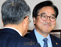 [포토] 악수 나누는 우원식-김동철