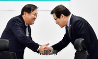[포토] 당정협의에서 만난 김태년-최종구