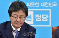 [포토] 모두발언 하는 바른정당 유승민 대표