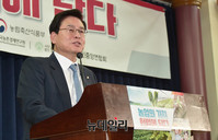 [포토] 인사말 하는 자유한국당 정우택 원내대표