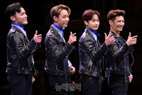 [포토] 엘비스프레슬리로 변신한 손호영-휘성-허영생-정대현