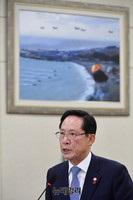 [포토] 귀순병사-北미사일 관련 현안보고하는 송영무 장관