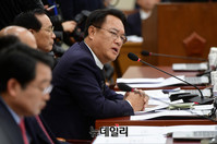 [포토] 질의하는 정진석 의원