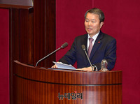 [포토] 취임 후 처음 국회 찾은 이진성 헌법재판소장