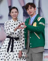 [포토] 채수빈-유승호, 손으로 그린 하트