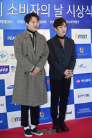 [포토] 멜로망스, '음원소비자가 뽑은 올해의가수상' 수상