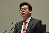 [포토] 모두발언 하는 자유한국당 정우택 원내대표