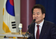 [포토] 국민의당 평화개혁세력 토론회 참석한 정동영