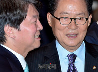 [포토] 다른 곳 보는 안철수-박지원