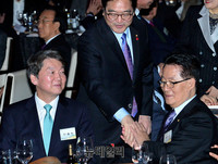 [포토] 악수 나누는 박지원-우원식