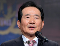 [포토] 늦은 개회사 하는 정세균 국회의장