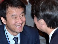 [포토] 악수 나누는 한병도-안철수