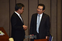 [포토] 대화 나누는 정세균-김동연