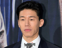 [포토] 신입 검사로 돌아온 배우 김무열