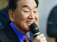 [포토] 내빈 소개하는 이재오 대표