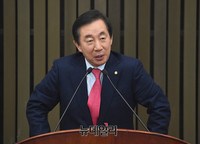 [포토] 당선소감 밝히는 자유한국당 김성태 신임 원내대표