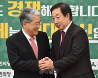 [포토] 국민의당 원내대표실 찾은 김성태 자유한국당 신임 원내대표
