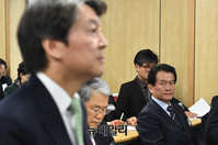 [포토] 안철수 대표 바라보는 박주원 최고위원