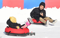 [포토] 도심에서 즐기는 신나는 눈썰매 