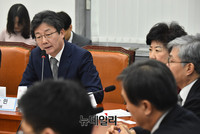 [포토] 모두발언 하는 유승민 바른정당 대표