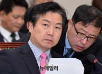 [포토] 산자위 업무보고 참석한 홍종학