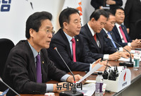 [포토] 모두발언 하는 함진규 정책위의장