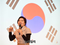 [포토] 북콘서트에서 발언하는 류여해