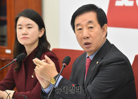 [포토] 간담회 갖는 김성태 자유한국당 원내대표
