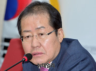 [포토] 모두발언 하는 홍준표 자유한국당 대표