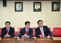 [포토] 여의도연구원 부원장에 임명된 김장실-조진래-이창근