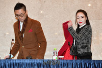 [포토] 코트 벗는 낸시랭