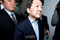 [포토] 재신임 받은 안철수 대표