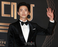 [포토] 준호, 여심 사로잡는 '꽃미소'