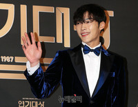 [포토] 신인상 수상한 배우 우도환