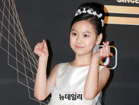 [포토] 엄채영, 발랄하게 '손하트'