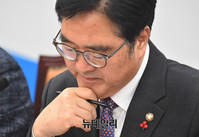 [포토] 생각에 잠긴 우원식 더불어민주당 원내대표