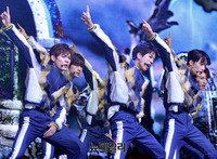 [포토] 강렬한 무대 선보이는 티알씨엔지