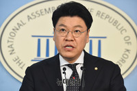 [포토] 현안관련 브리핑하는 장제원 대변인