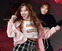 [포토] 크리샤츄, 파워풀한 무대로 컴백