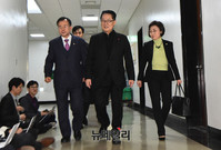 [포토] 통합반대파 회동 참석하는 박지원 의원