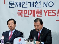 [포토] 원내대책회의 참석한 김성태