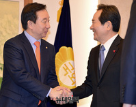 [포토] 악수 나누는 정세균-김성태
