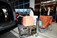 [포토] 김포공항에 도착한 칼둔 UAE 행정청장 일행의 짐