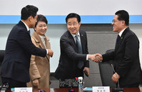 [포토] 인사 나누는 이언주-이태규-오신환-정운천