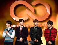 [영상] 6인조로 돌아온 인피니트, 첫 공개한 타이틀곡 '텔미' 무대