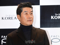 [포토] 포토월에 선 김상중